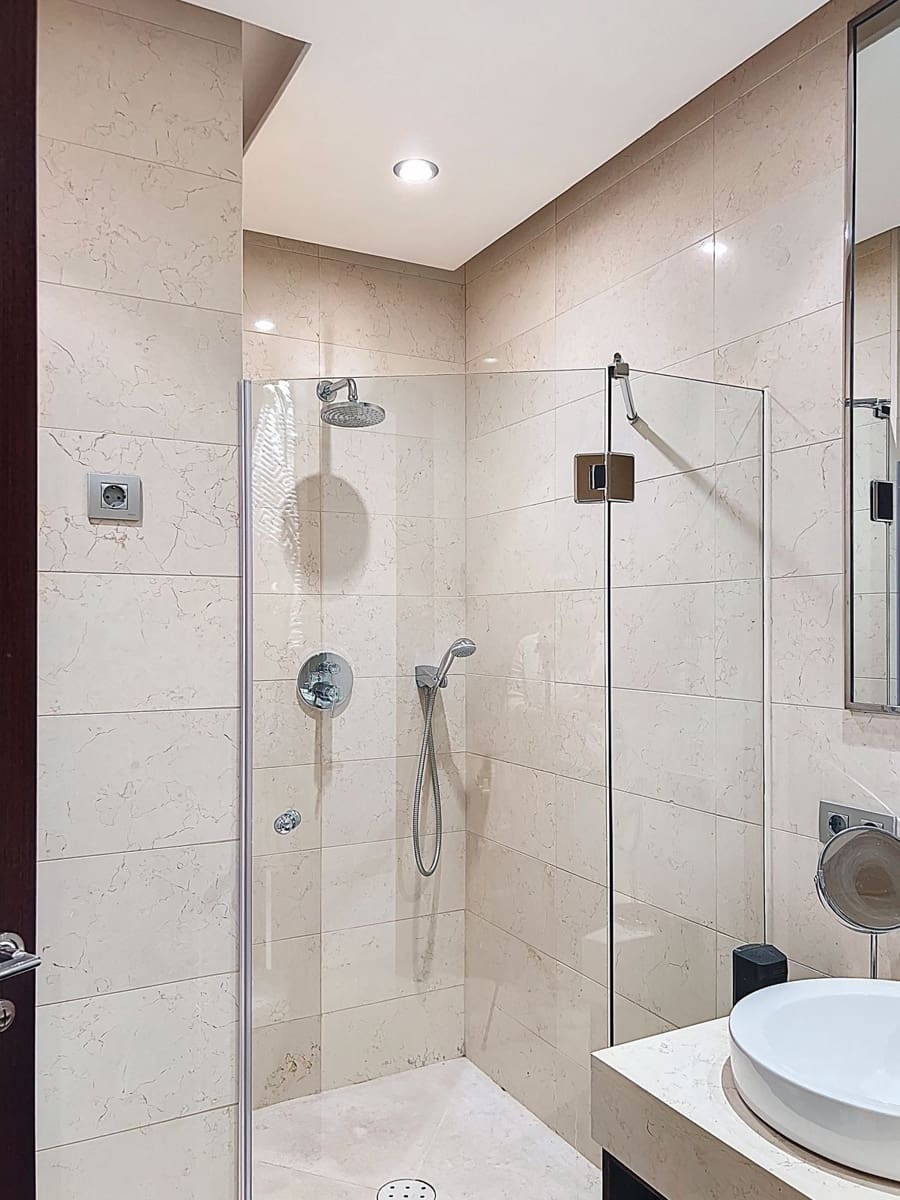 2 bedroom Apartment for sale in Benahavis with pool garage - € 575,000 (Ref: 9753566)