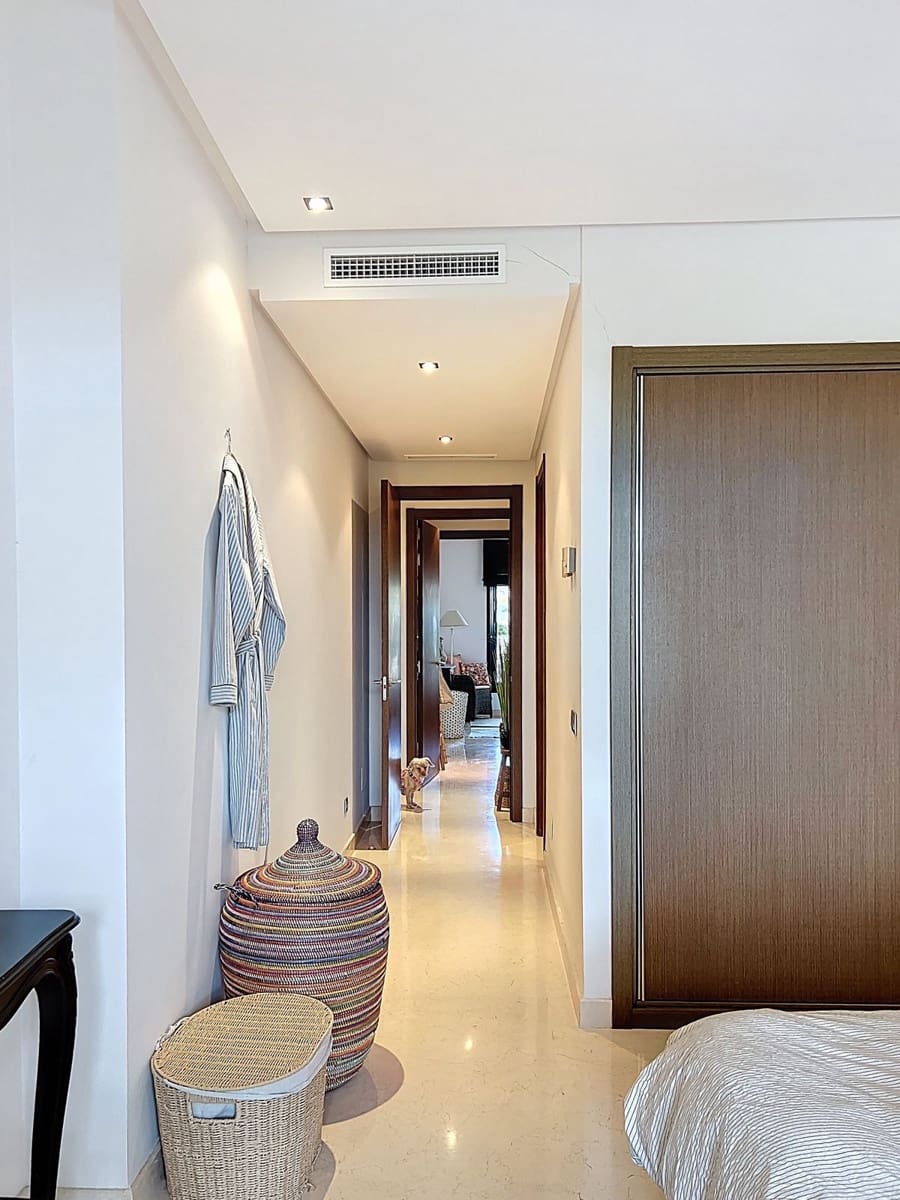 2 bedroom Apartment for sale in Benahavis with pool garage - € 575,000 (Ref: 9753566)