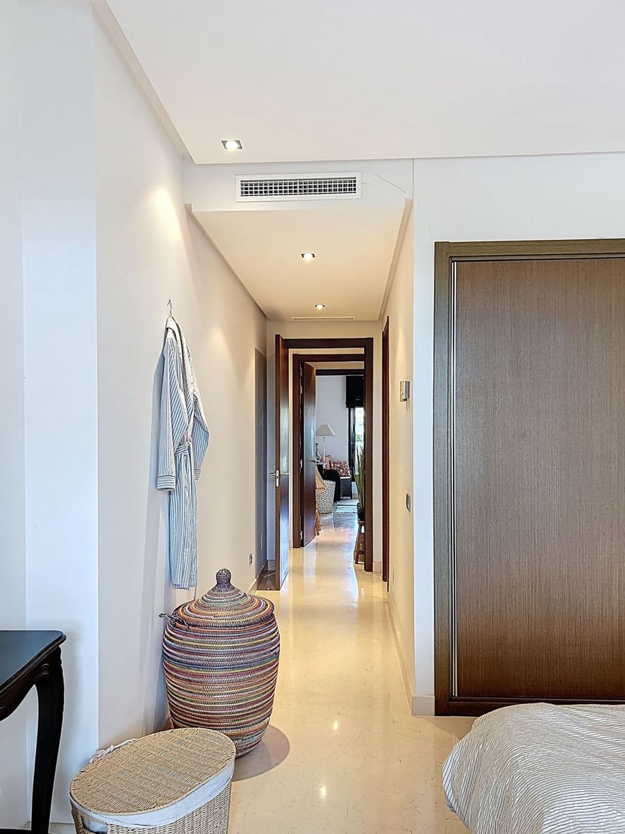 2 bedroom Apartment for sale in Benahavis with pool garage - € 575,000 (Ref: 9753566)