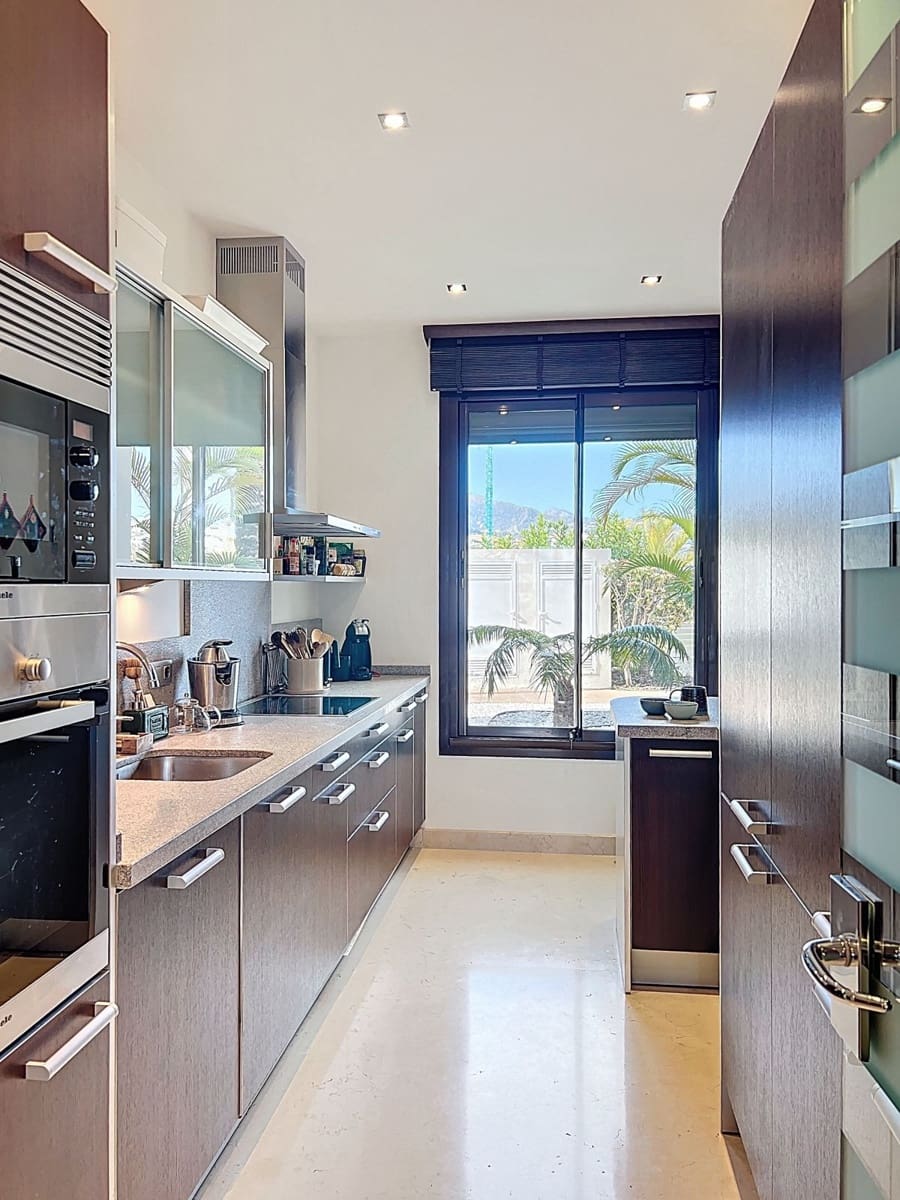 2 bedroom Apartment for sale in Benahavis with pool garage - € 575,000 (Ref: 9753566)