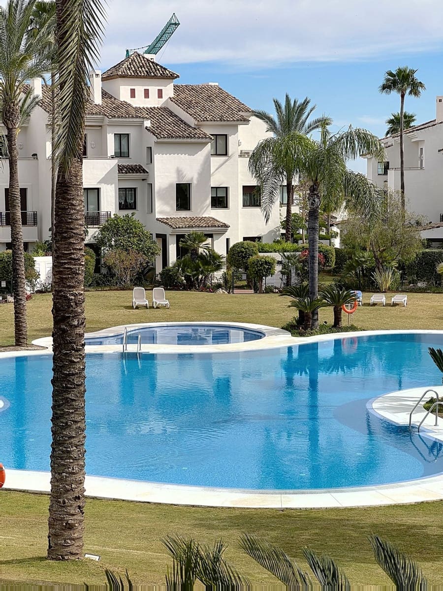 2 bedroom Apartment for sale in Benahavis with pool garage - € 575,000 (Ref: 9753566)