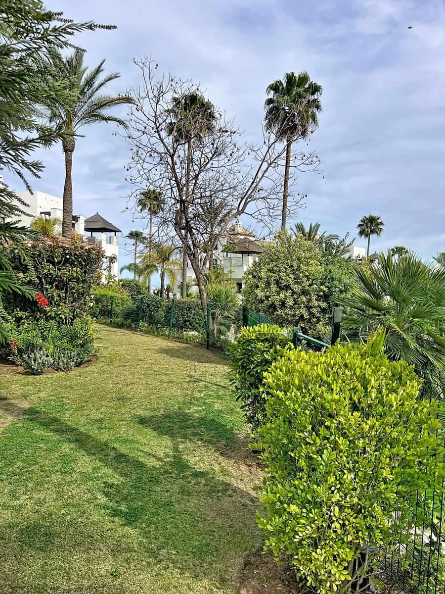 2 bedroom Apartment for sale in Benahavis with pool garage - € 575,000 (Ref: 9753566)