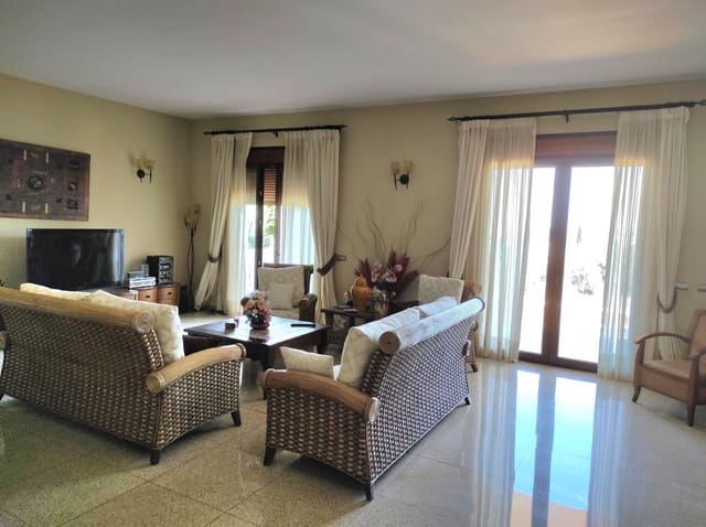 4 soverom Villa til salgs i La Sierrezuela, Mijas med svømmebasseng garasje - € 995 000 (Ref: 9753575)