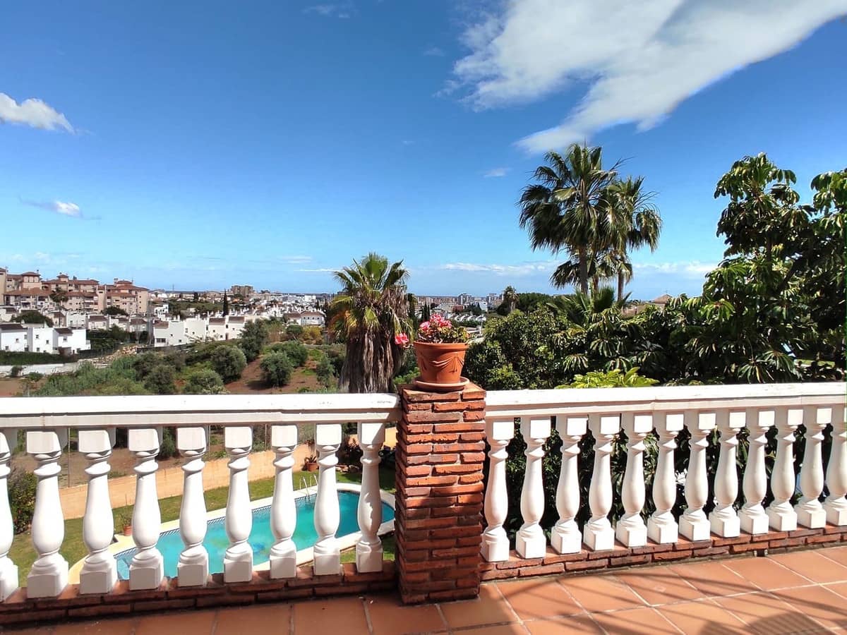 4 soverom Villa til salgs i La Sierrezuela med svømmebasseng garasje - € 995 000 (Ref: 9753575)