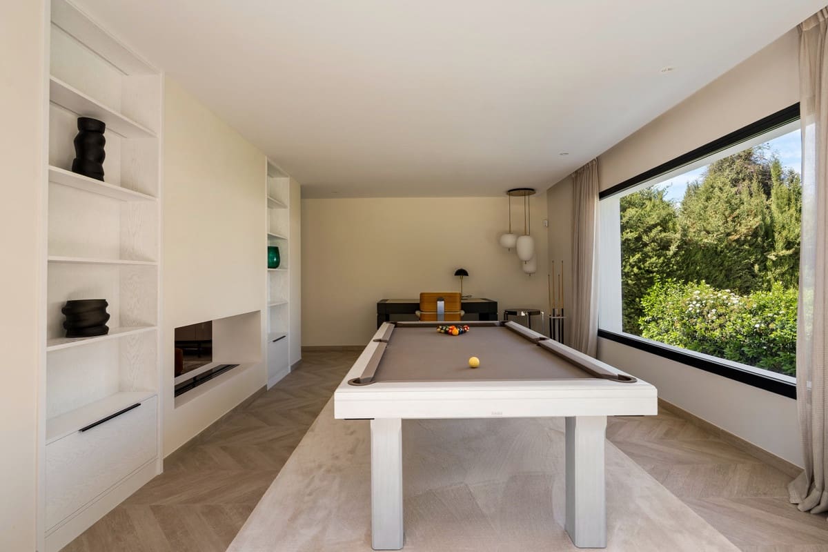 4 bedroom Villa for sale in Nueva Andalucia with pool garage - € 3,250,000 (Ref: 9753667)