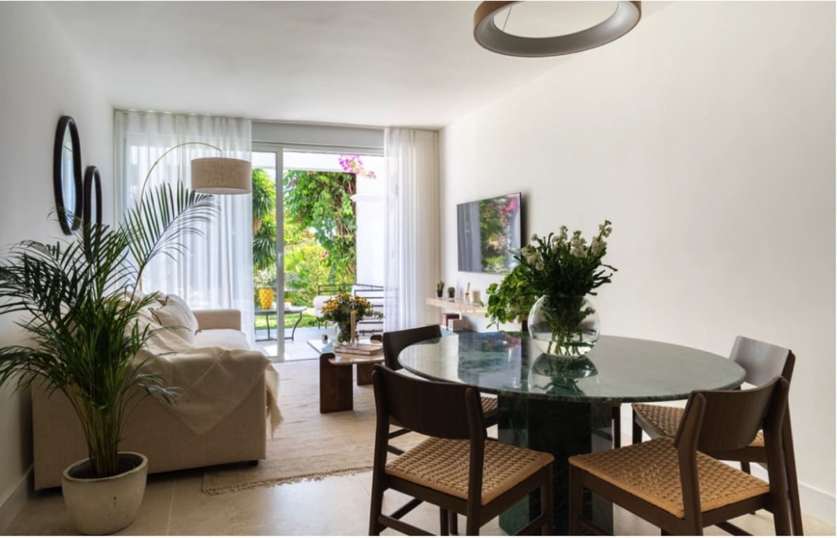 Apartamento de 3 habitaciones en La Quinta en venta con piscina garaje - 665.000 € (Ref: 9753690)