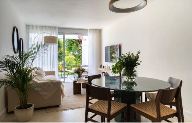 Apartamento de 3 habitaciones en La Quinta, Benahavís en venta con piscina garaje - 665.000 € (Ref: 9753690)