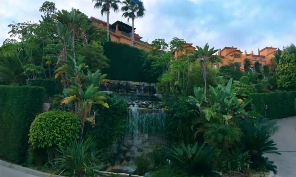 Apartamento de 2 habitaciones en Atalaya-Isdabe en venta con piscina garaje - 450.000 € (Ref: 9753700)