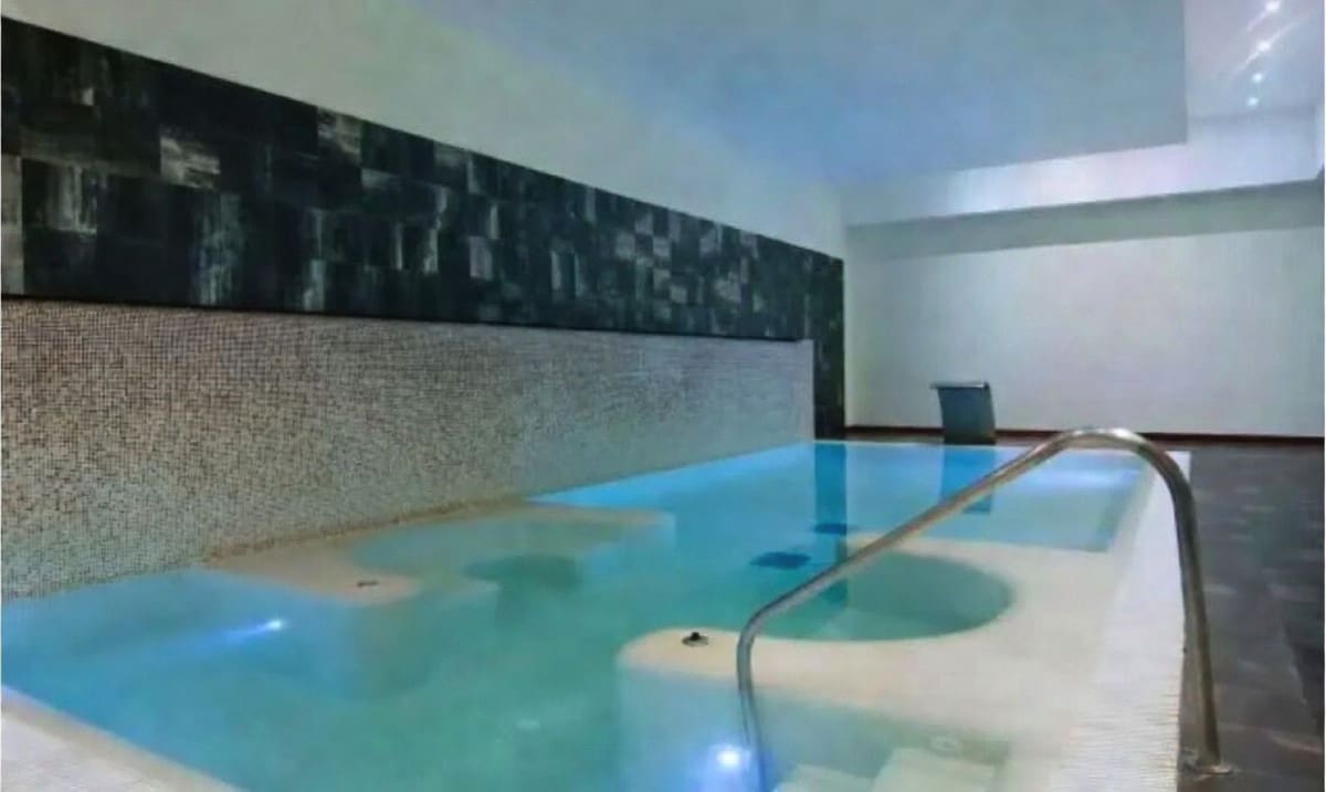 Apartamento de 2 habitaciones en Atalaya-Isdabe en venta con piscina garaje - 450.000 € (Ref: 9753700)