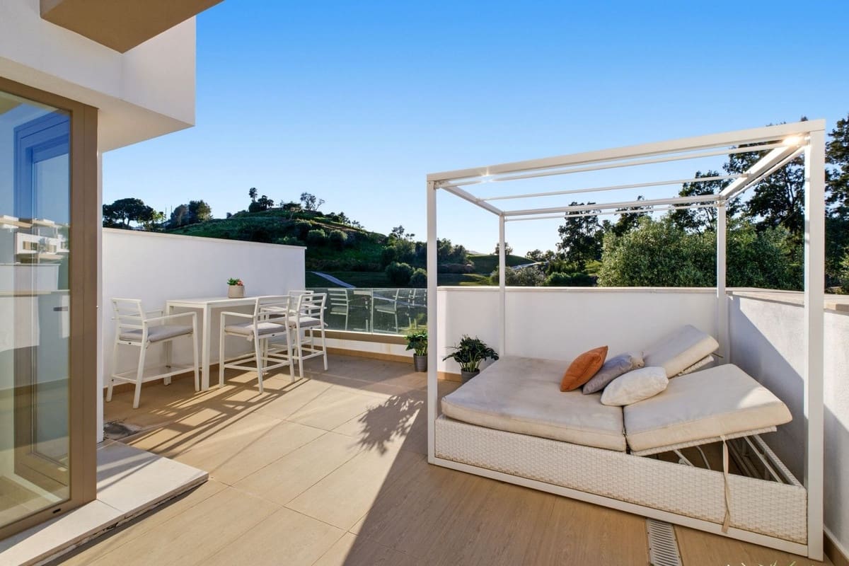 3 soveværelse Byhus til salg i La Cala Golf med swimmingpool garage - € 669.000 (Ref: 9757841)