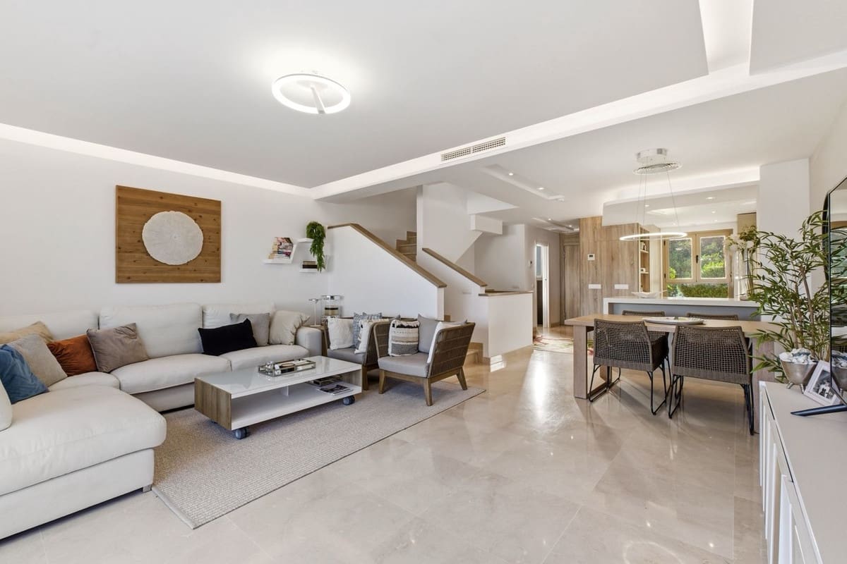 3 soveværelse Byhus til salg i La Cala Golf med swimmingpool garage - € 669.000 (Ref: 9757841)