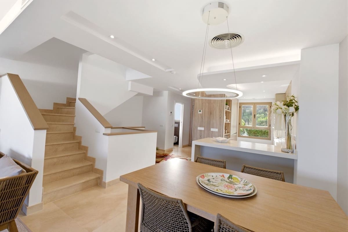 3 soveværelse Byhus til salg i La Cala Golf med swimmingpool garage - € 669.000 (Ref: 9757841)