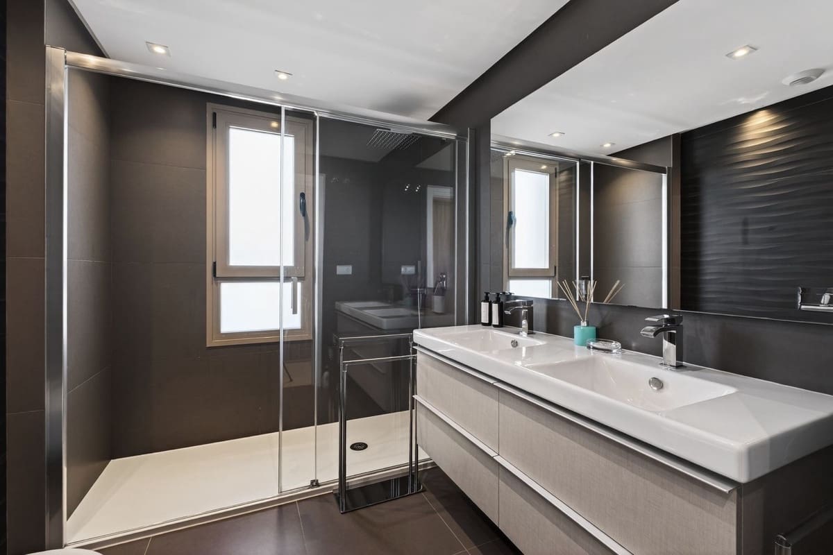 3 soveværelse Byhus til salg i La Cala Golf med swimmingpool garage - € 669.000 (Ref: 9757841)