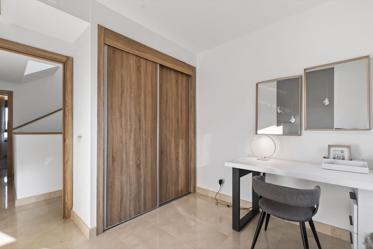 3 soveværelse Byhus til salg i La Cala Golf med swimmingpool garage - € 669.000 (Ref: 9757841)