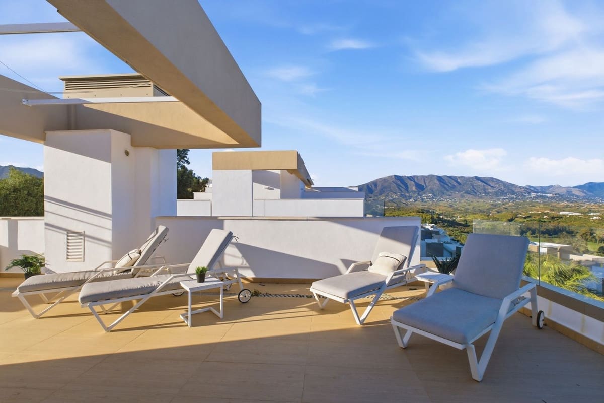 3 soveværelse Byhus til salg i La Cala Golf med swimmingpool garage - € 669.000 (Ref: 9757841)