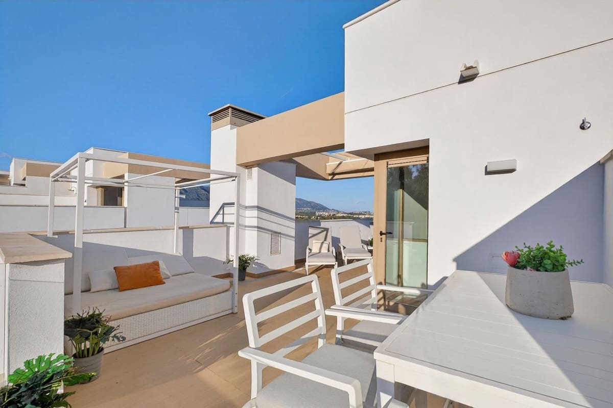 3 soveværelse Byhus til salg i La Cala Golf med swimmingpool garage - € 669.000 (Ref: 9757841)