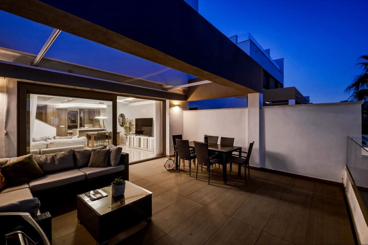 3 soveværelse Byhus til salg i La Cala Golf med swimmingpool garage - € 669.000 (Ref: 9757841)