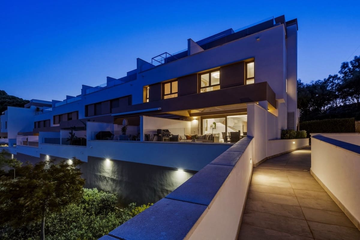 3 soveværelse Byhus til salg i La Cala Golf med swimmingpool garage - € 669.000 (Ref: 9757841)