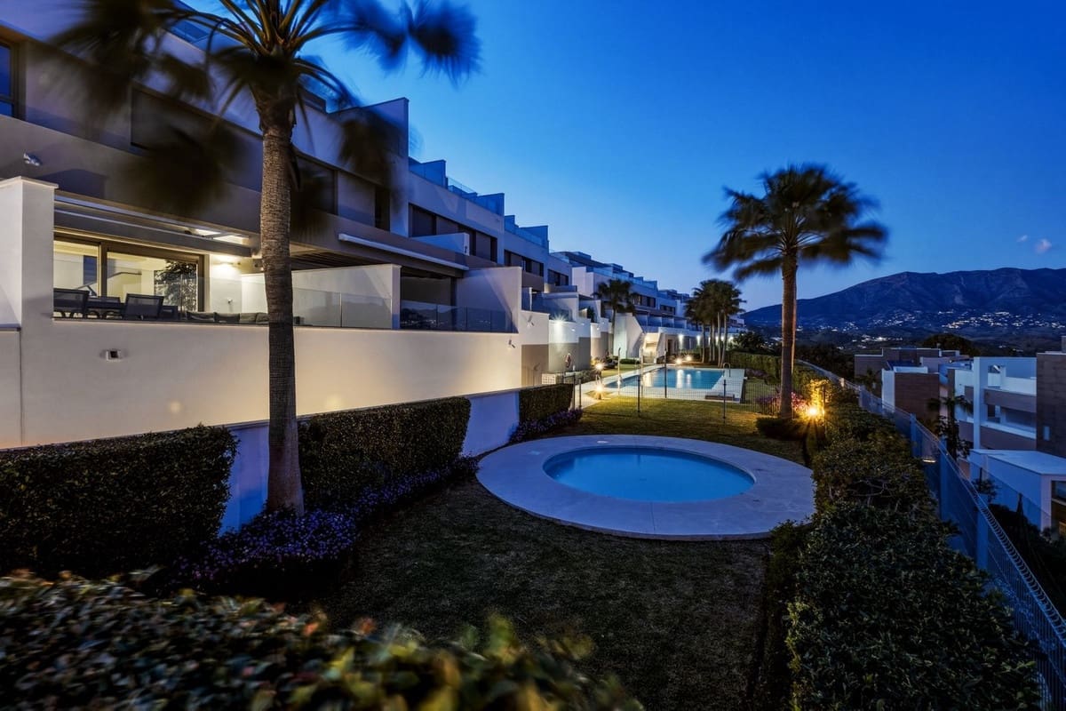 3 soveværelse Byhus til salg i La Cala Golf med swimmingpool garage - € 669.000 (Ref: 9757841)