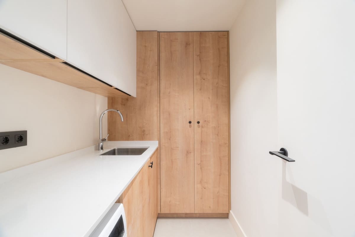 3 sypialnia Apartament na sprzedaż w Nueva Andalucia z basenem garażem - 1 090 000 € (Ref: 9759478)