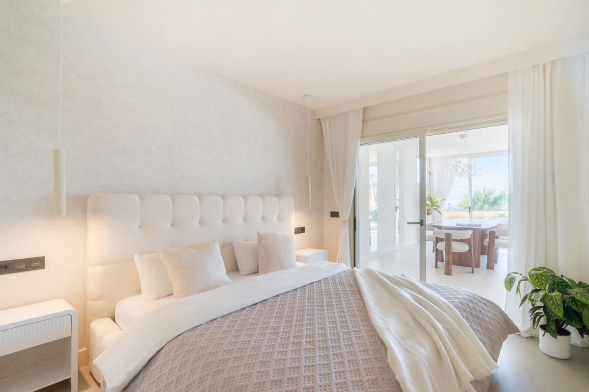 3 sypialnia Apartament na sprzedaż w Nueva Andalucia z basenem garażem - 1 090 000 € (Ref: 9759478)