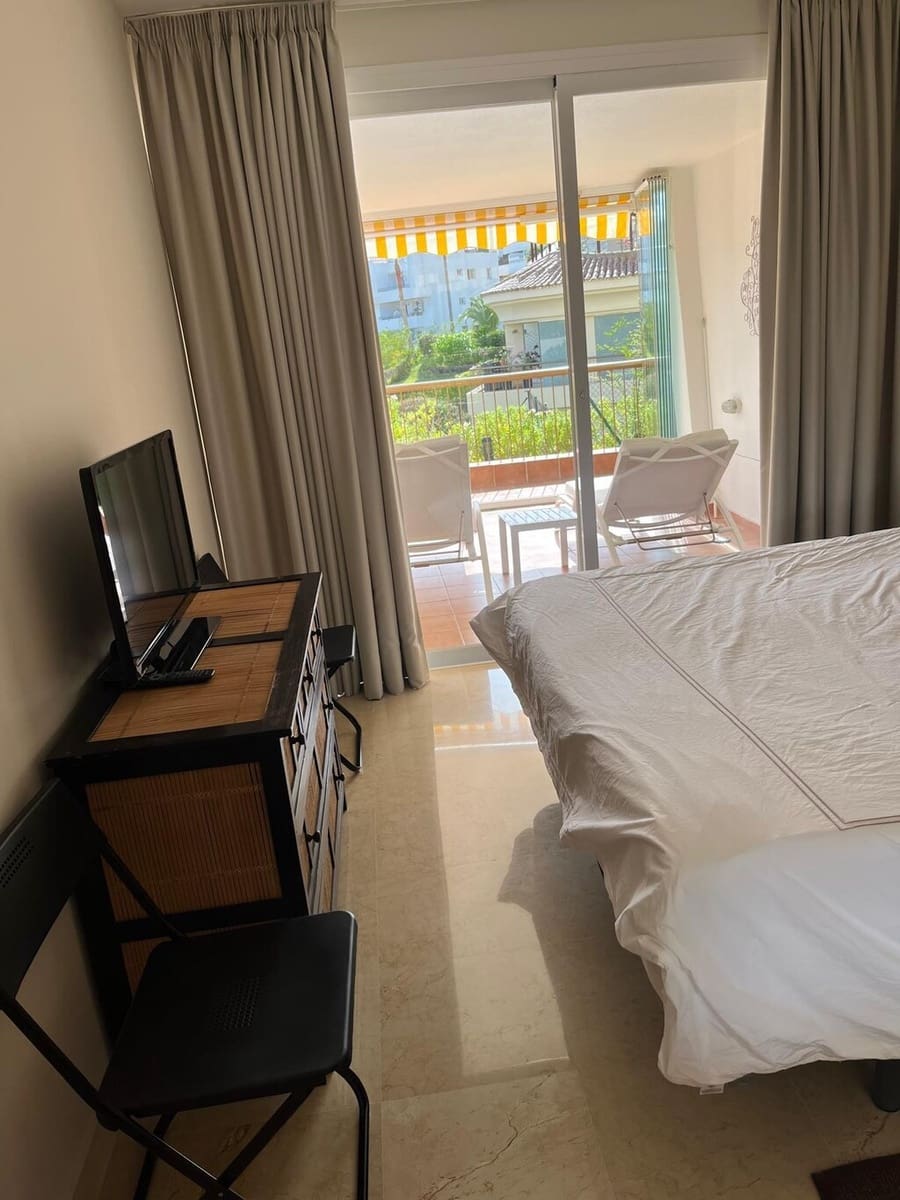 2 soveværelse Lejlighed til salg i Miraflores med swimmingpool garage - € 399.000 (Ref: 9759497)