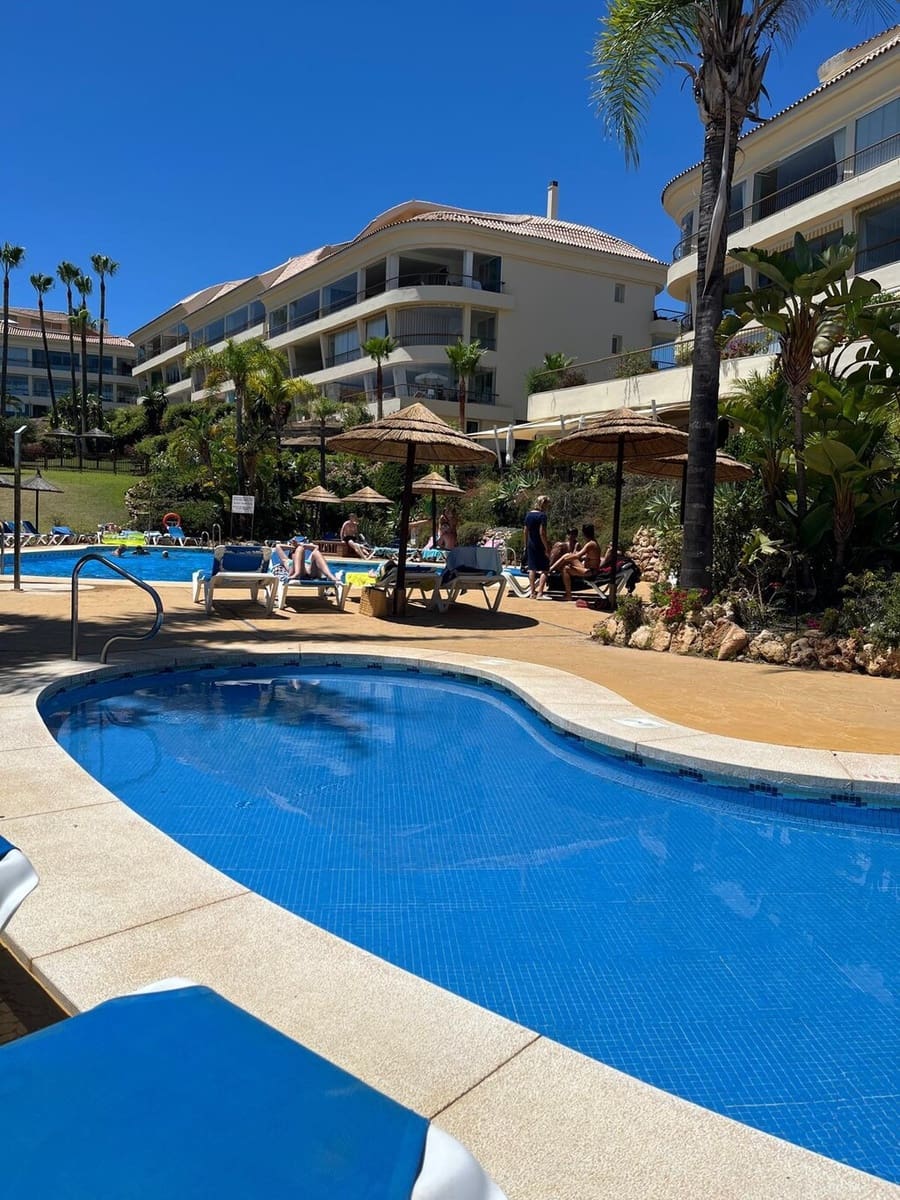 2 soveværelse Lejlighed til salg i Miraflores med swimmingpool garage - € 399.000 (Ref: 9759497)