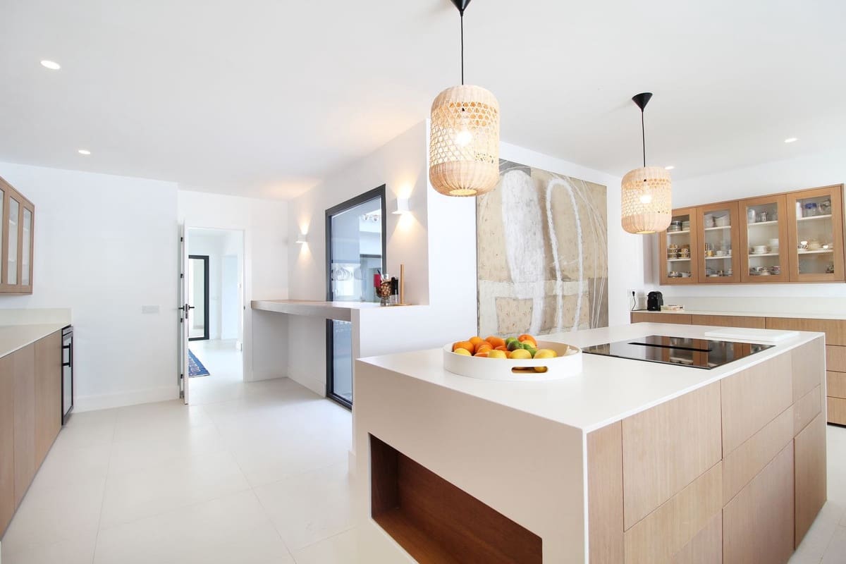 7 soverom Villa til salgs i Guadalmina med svømmebasseng garasje - € 10 500 000 (Ref: 9759503)