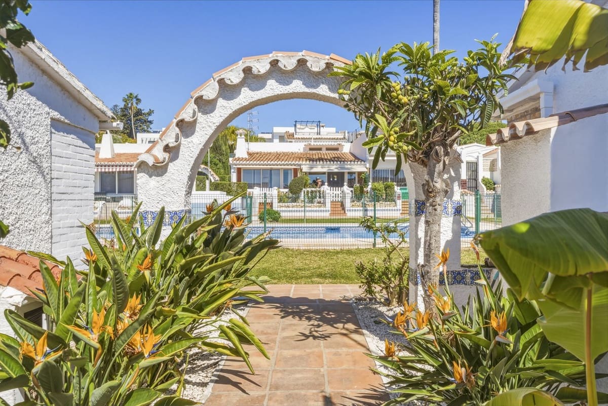 3 makuuhuone Bungalow myytävänä paikassa Puerto de la Torre mukana uima-altaan 
autotalli - 595 000 € (Ref: 9759514)