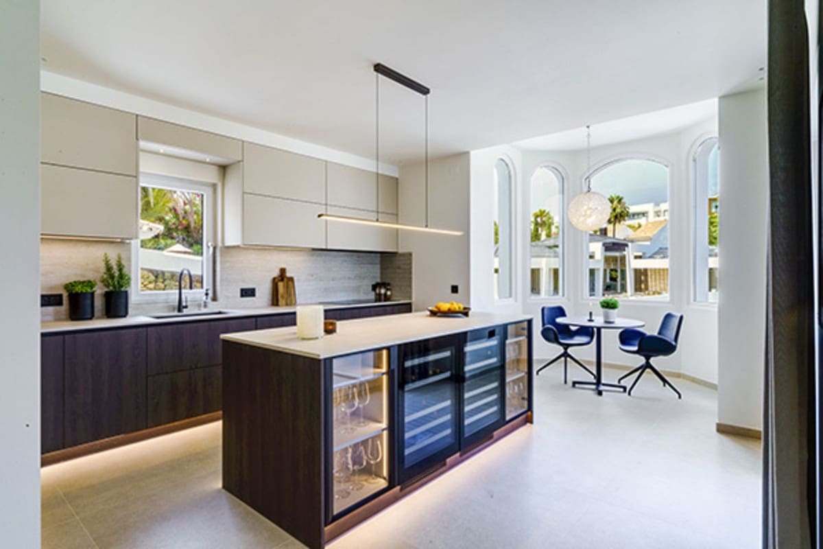 5 soveværelse Villa til salg i Nueva Andalucia med swimmingpool garage - € 3.900.000 (Ref: 9759519)