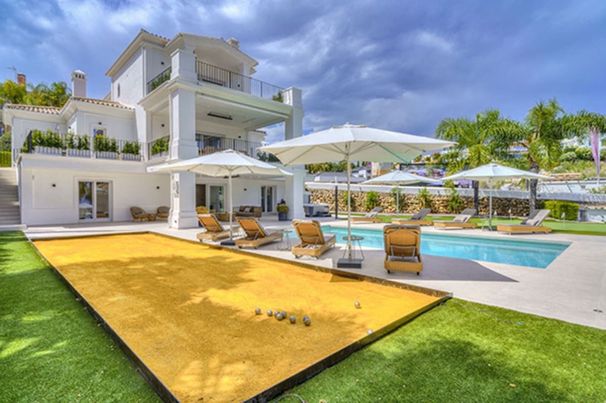 5 soveværelse Villa til salg i Nueva Andalucia med swimmingpool garage - € 3.900.000 (Ref: 9759519)