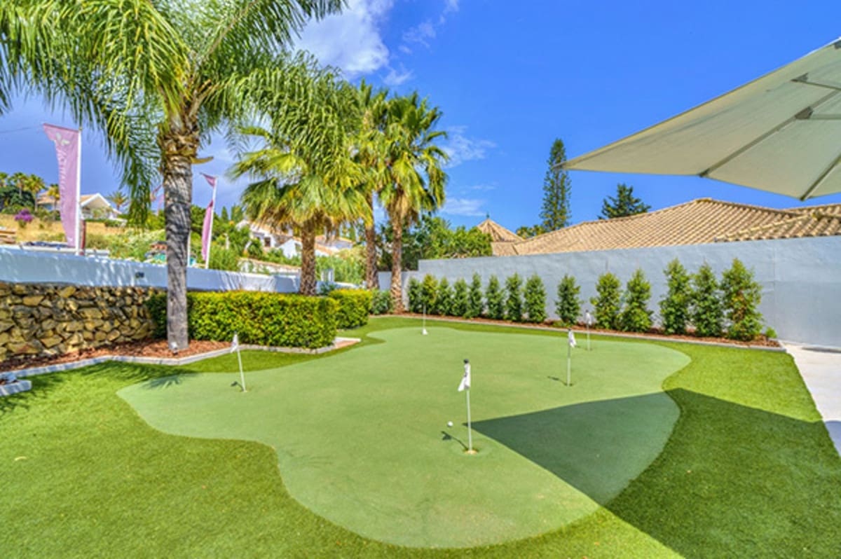 5 soveværelse Villa til salg i Nueva Andalucia med swimmingpool garage - € 3.900.000 (Ref: 9759519)