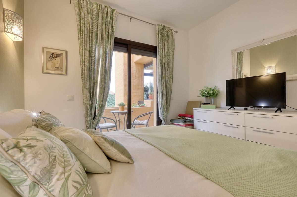 3 soverom Leilighet til salgs i La Duquesa / Puerto de la Duquesa med svømmebasseng garasje - € 370 000 (Ref: 9759522)