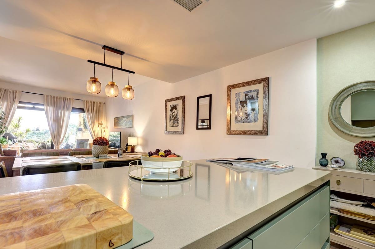 3 soverom Leilighet til salgs i La Duquesa / Puerto de la Duquesa med svømmebasseng garasje - € 370 000 (Ref: 9759522)