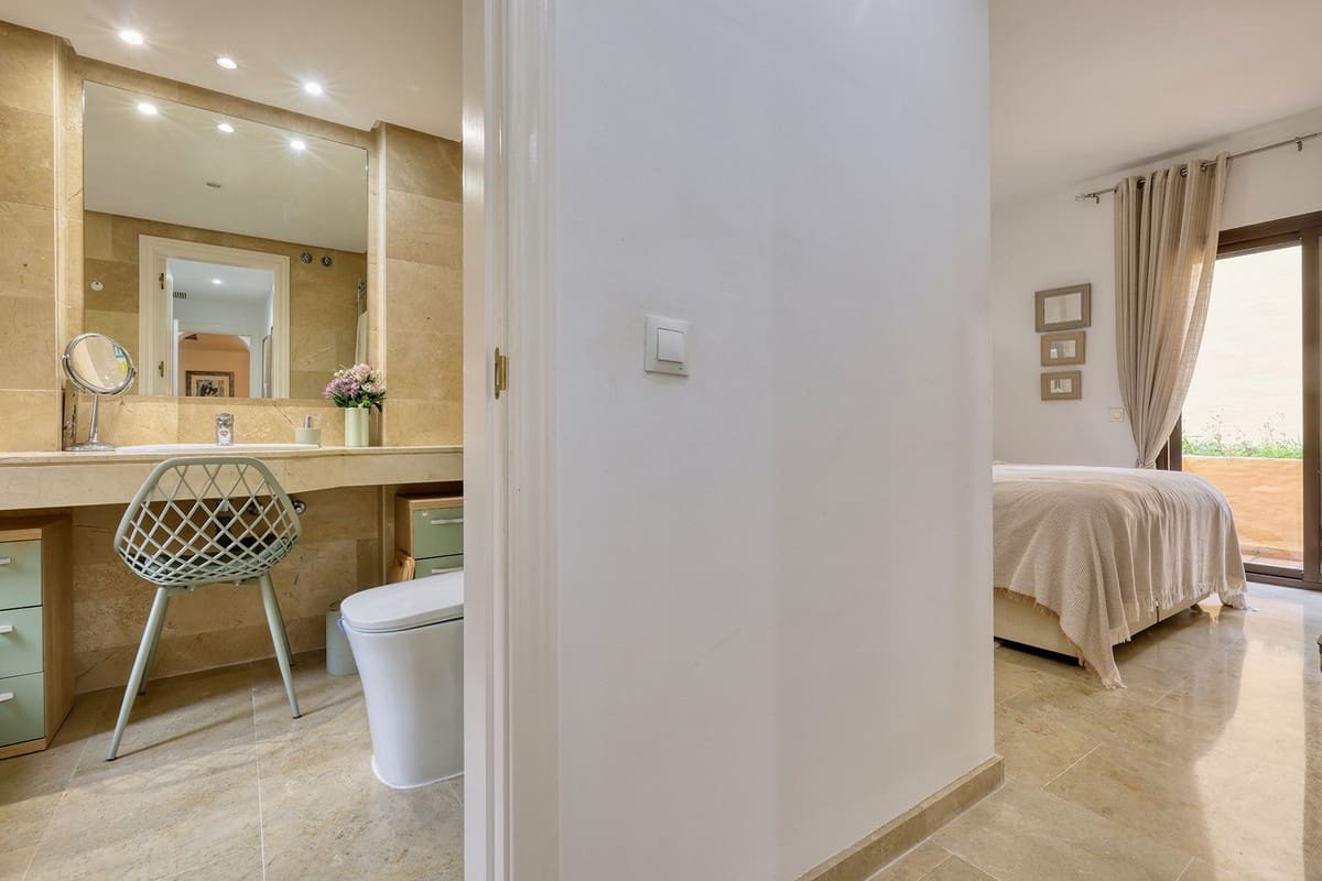 3 soverom Leilighet til salgs i La Duquesa / Puerto de la Duquesa med svømmebasseng garasje - € 370 000 (Ref: 9759522)