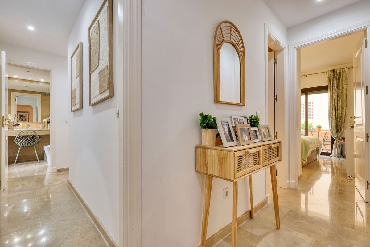 3 soverom Leilighet til salgs i La Duquesa / Puerto de la Duquesa med svømmebasseng garasje - € 370 000 (Ref: 9759522)