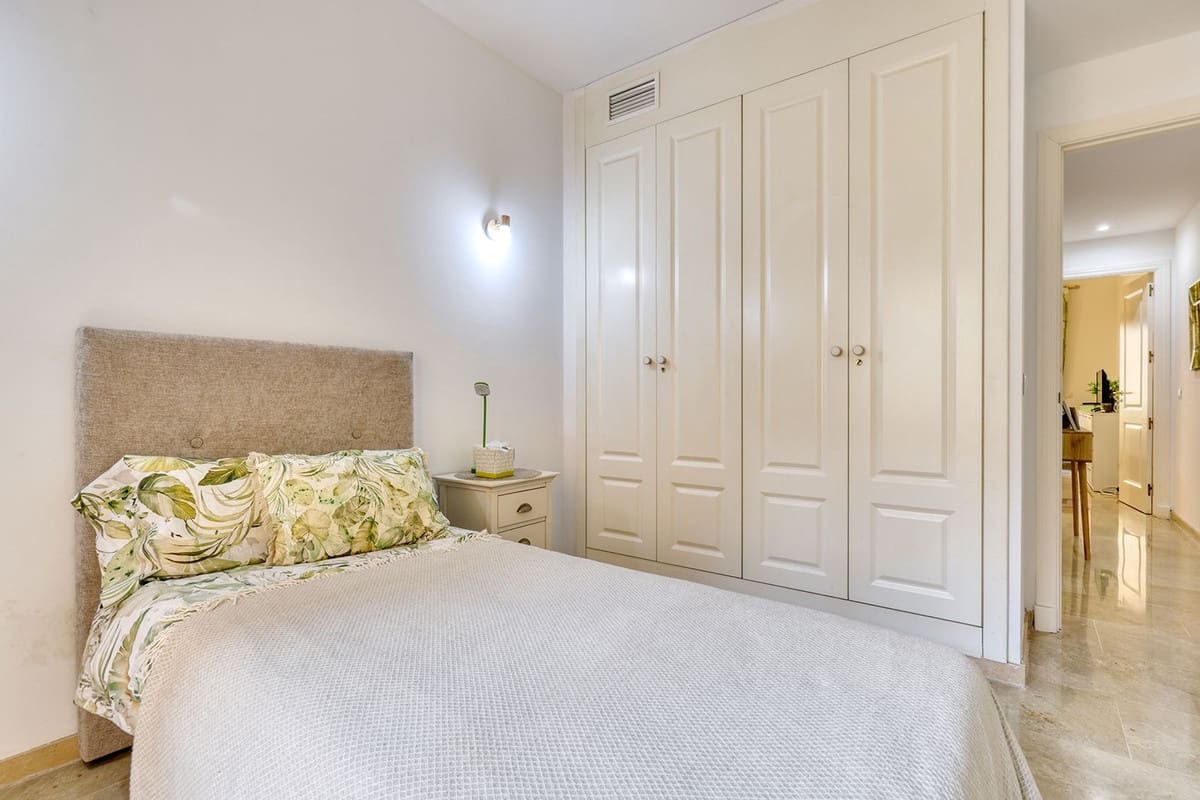 3 soverom Leilighet til salgs i La Duquesa / Puerto de la Duquesa med svømmebasseng garasje - € 370 000 (Ref: 9759522)