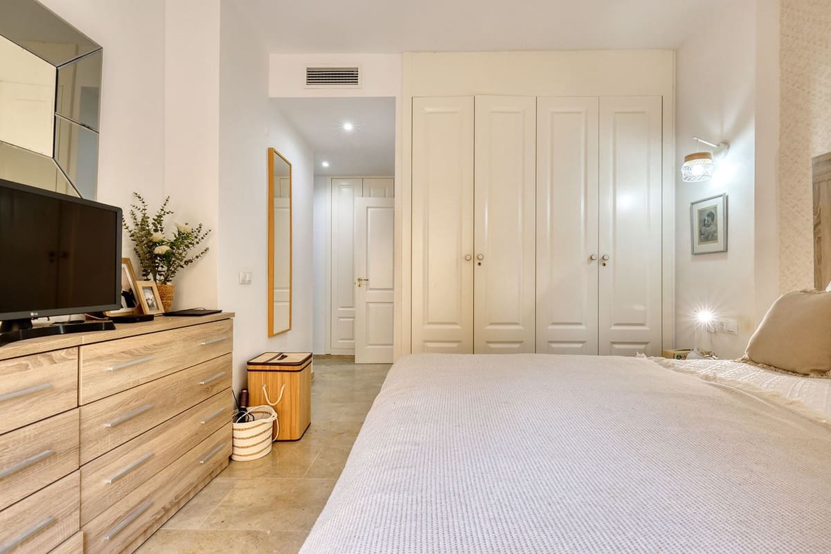 3 soverom Leilighet til salgs i La Duquesa / Puerto de la Duquesa med svømmebasseng garasje - € 370 000 (Ref: 9759522)