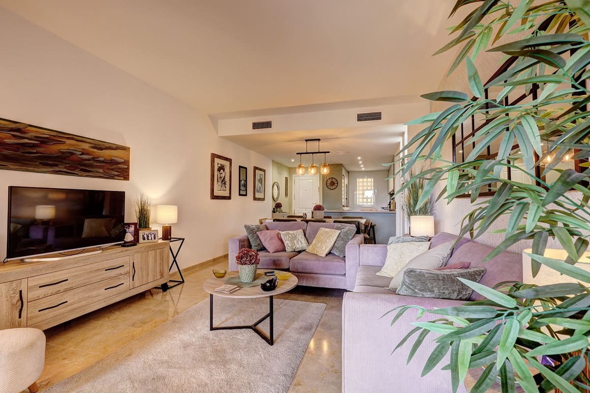 3 soverom Leilighet til salgs i La Duquesa / Puerto de la Duquesa med svømmebasseng garasje - € 370 000 (Ref: 9759522)