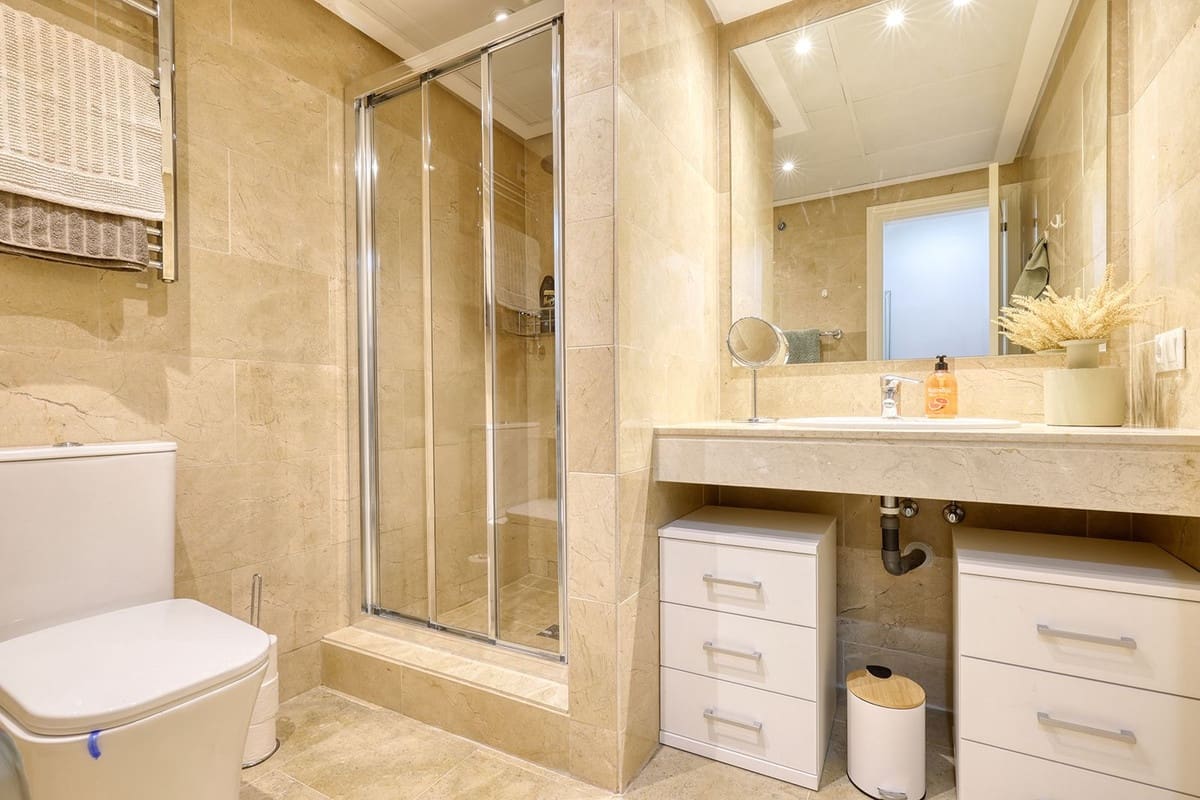 3 soverom Leilighet til salgs i La Duquesa / Puerto de la Duquesa med svømmebasseng garasje - € 370 000 (Ref: 9759522)