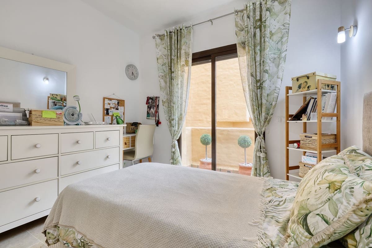 3 soverom Leilighet til salgs i La Duquesa / Puerto de la Duquesa med svømmebasseng garasje - € 370 000 (Ref: 9759522)