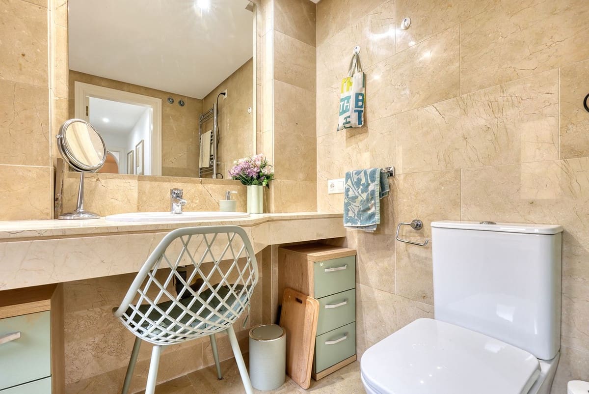 3 soverom Leilighet til salgs i La Duquesa / Puerto de la Duquesa med svømmebasseng garasje - € 370 000 (Ref: 9759522)