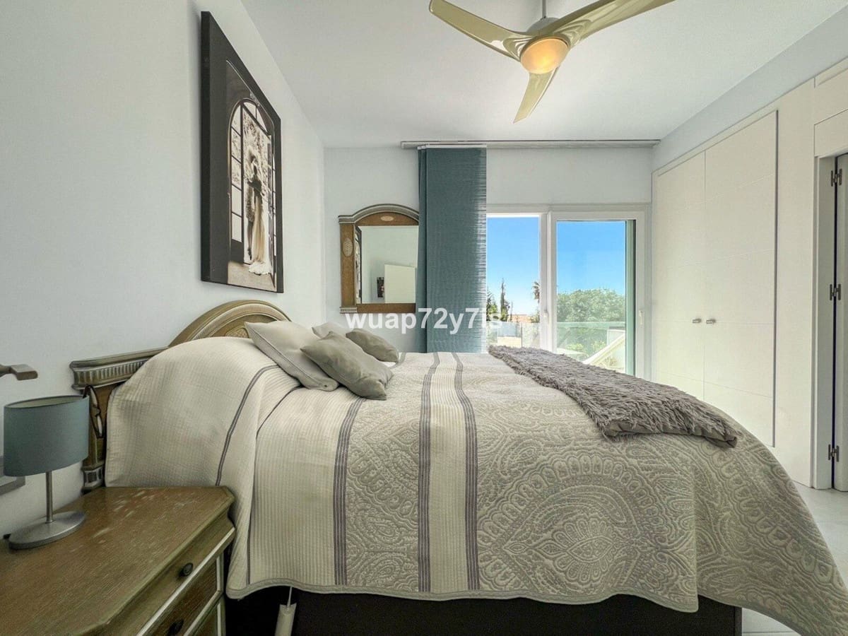 3 makuuhuone Huvila myytävänä paikassa Estepona mukana uima-altaan 
autotalli - 1 575 000 € (Ref: 9759529)