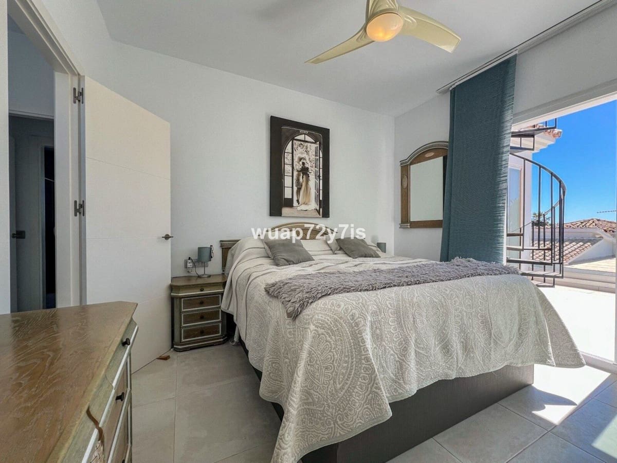 3 makuuhuone Huvila myytävänä paikassa Estepona mukana uima-altaan 
autotalli - 1 575 000 € (Ref: 9759529)