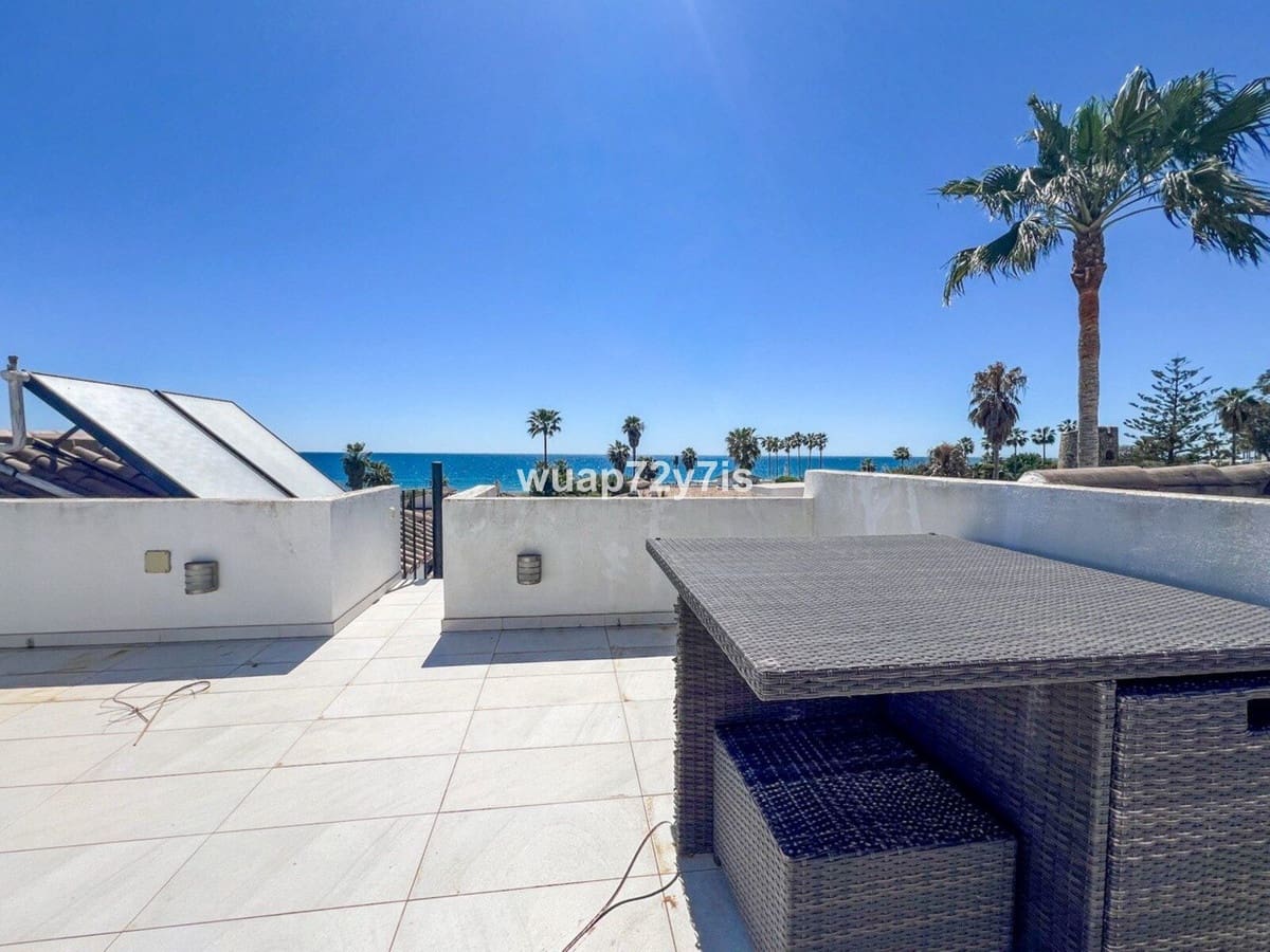 3 makuuhuone Huvila myytävänä paikassa Estepona mukana uima-altaan 
autotalli - 1 575 000 € (Ref: 9759529)