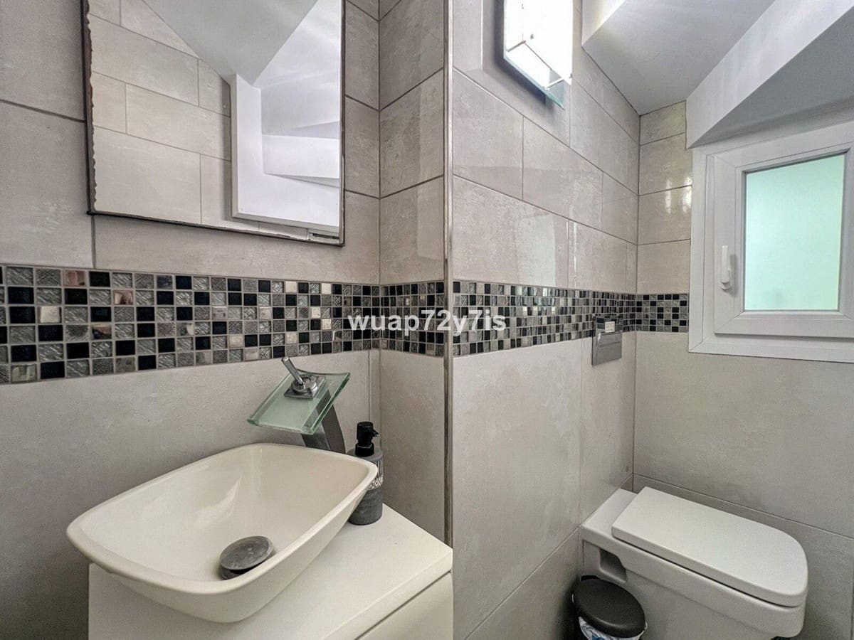 3 makuuhuone Huvila myytävänä paikassa Estepona mukana uima-altaan 
autotalli - 1 575 000 € (Ref: 9759529)