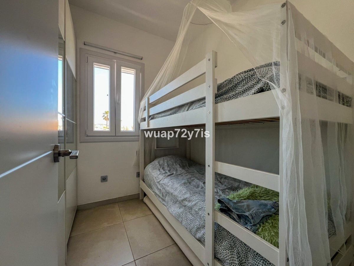 3 makuuhuone Huvila myytävänä paikassa Estepona mukana uima-altaan 
autotalli - 1 575 000 € (Ref: 9759529)