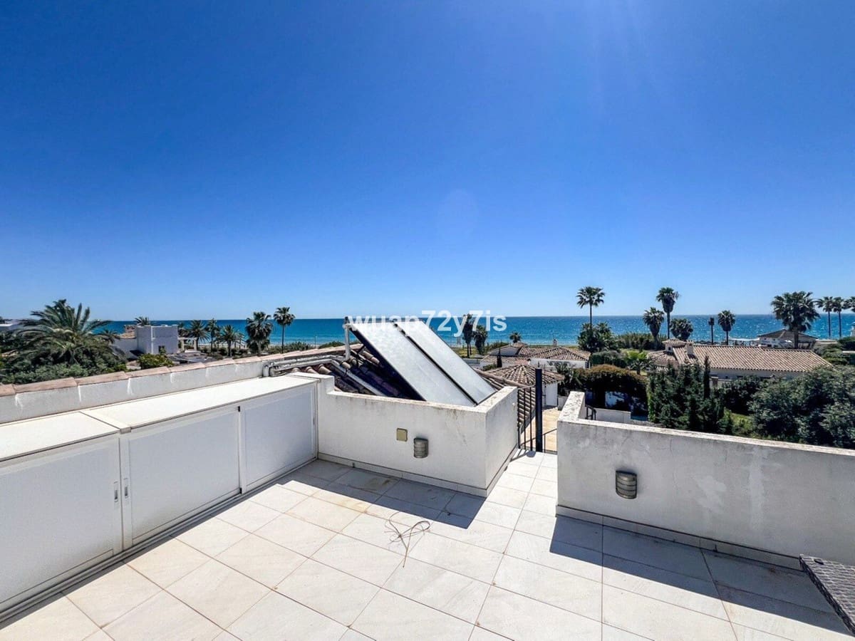 3 makuuhuone Huvila myytävänä paikassa Estepona mukana uima-altaan 
autotalli - 1 575 000 € (Ref: 9759529)