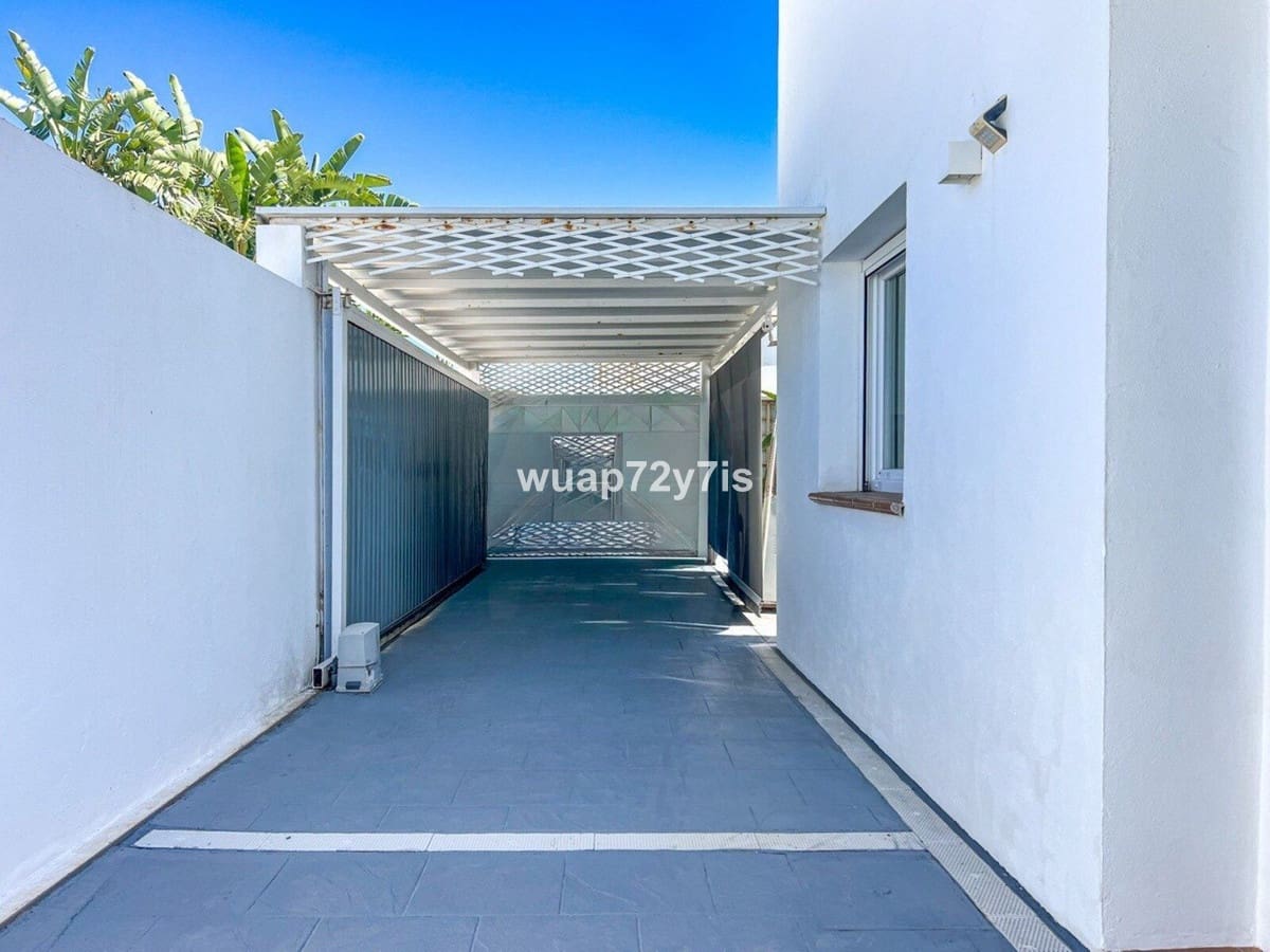 3 makuuhuone Huvila myytävänä paikassa Estepona mukana uima-altaan 
autotalli - 1 575 000 € (Ref: 9759529)