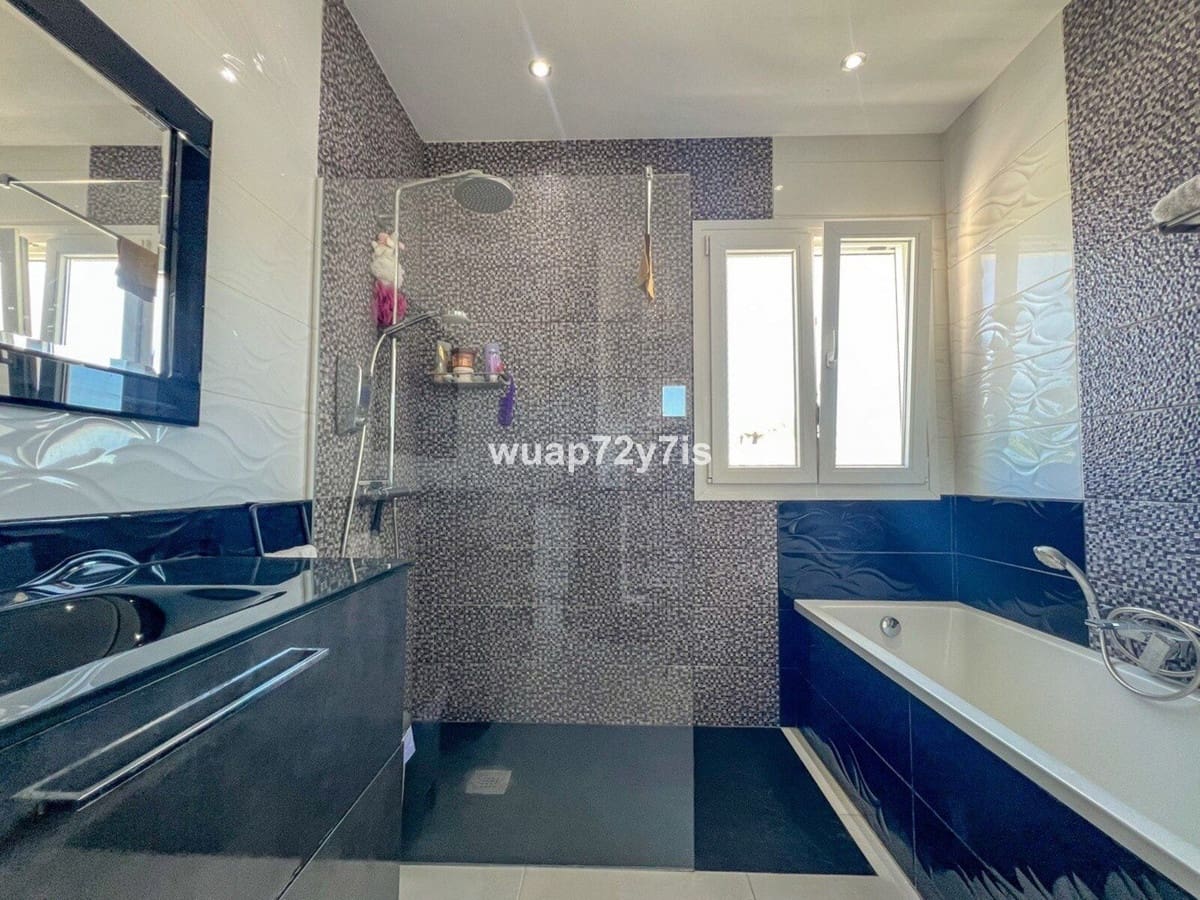 3 makuuhuone Huvila myytävänä paikassa Estepona mukana uima-altaan 
autotalli - 1 575 000 € (Ref: 9759529)